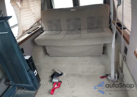 2004 Ford E-250 Recreational z USA, uszkodzony, nr VIN 1FDNE24L84HB06464